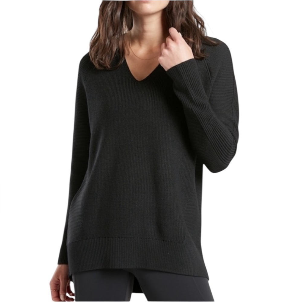 Athleta Black V-Neck Sweater with Soft Knit Texture extra fine wool Medium